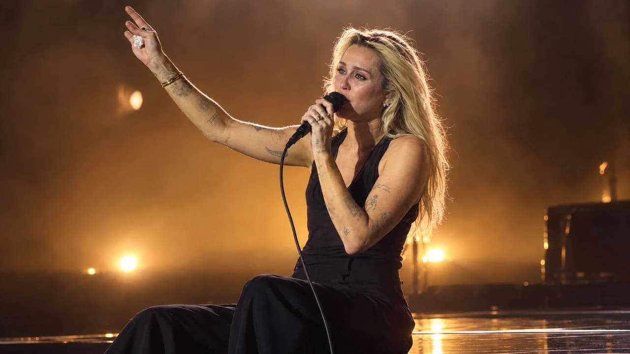 Un homenaje emotivo de Miley Cyrus a Dolly Parton en el Hollywood Bowl